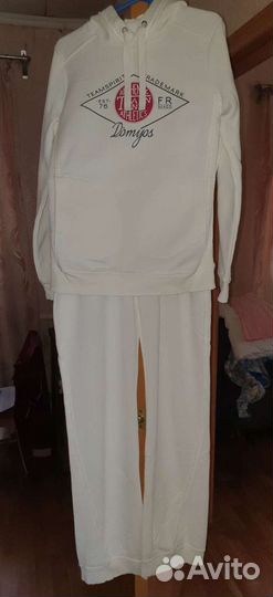 Спортивный костюм женский