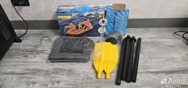 Надувная детская лодка Bestway с веслами