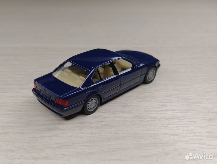 BMW 7er E38 (1994-2001) 740i синий