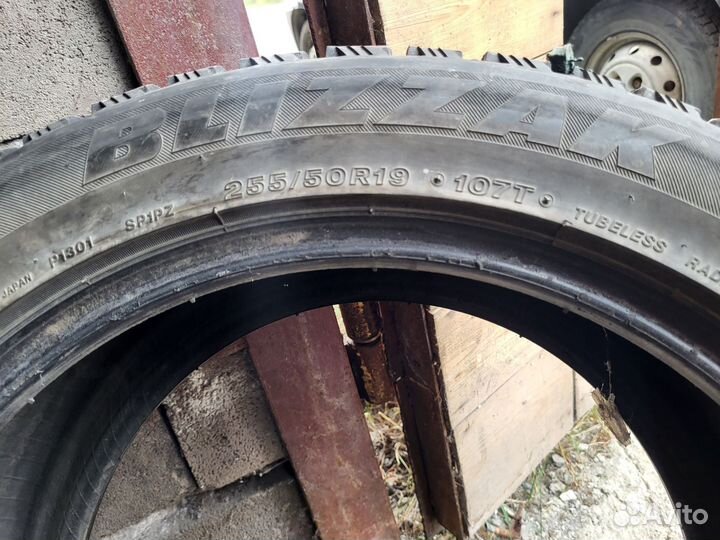 Bridgestone Blizzak Spike-01 255/50 R19