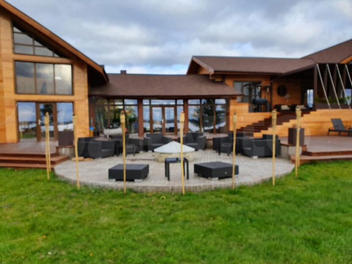 Дом 900 м² на участке 2,3 га