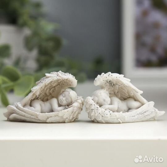 Сувенир полистоун 'Белоснежный ангел укрывшийся кр