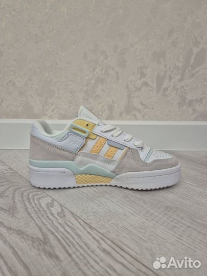 Кроссовки adidas