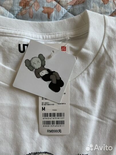 Kaws x Uniqlo Tokyo First Tee White M размер