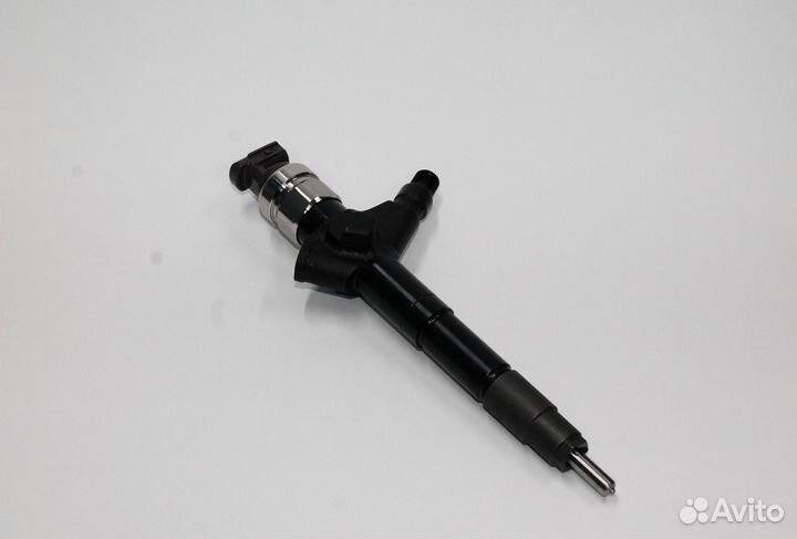 Форсунка топливная Denso 16600-EB300