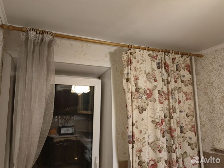 Гардина, дерево