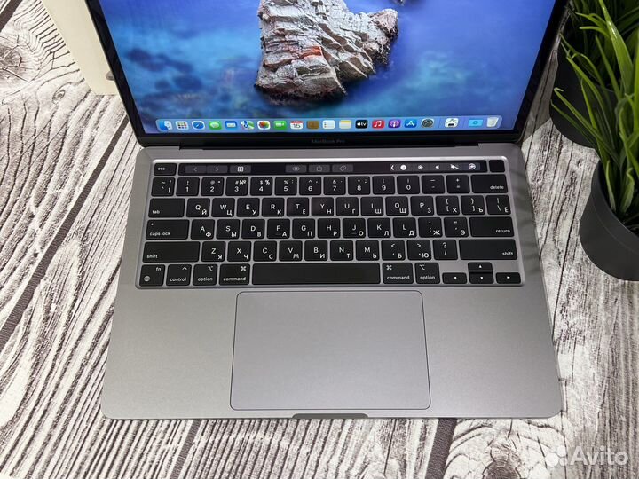 Apple MacBook Pro 13 2020 M1 8/256Gb Touch Bar