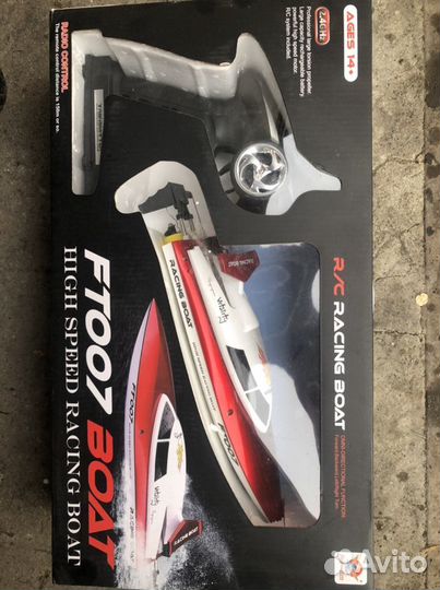 Катер на радиоуправлении