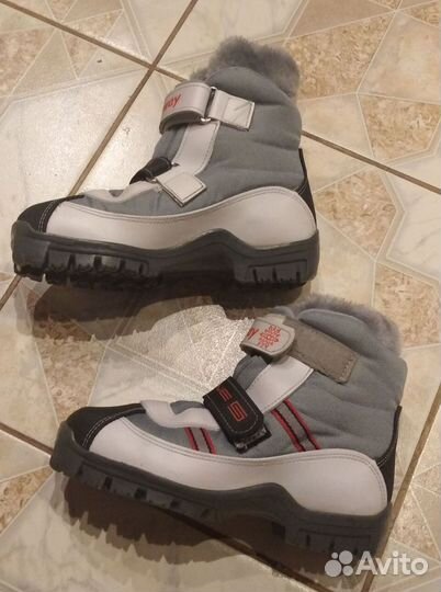 Лыжные ботинки