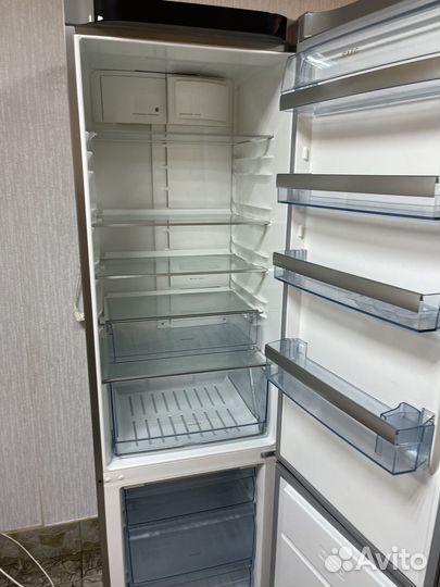 Холодильник AEG