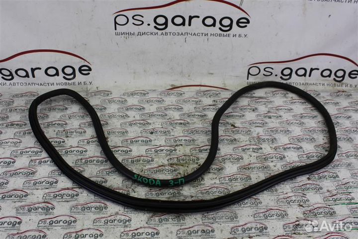 Уплотнитель кузова задней двери Skoda Octavia (A5