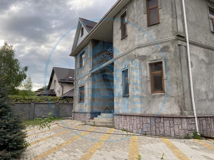 Дом 375 м² на участке 8,1 сот.