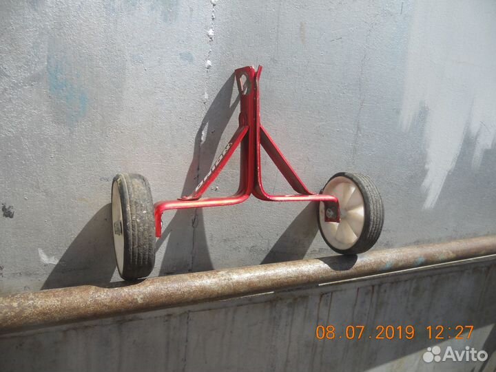 Поддерживающие колёсики для детского велосипеда