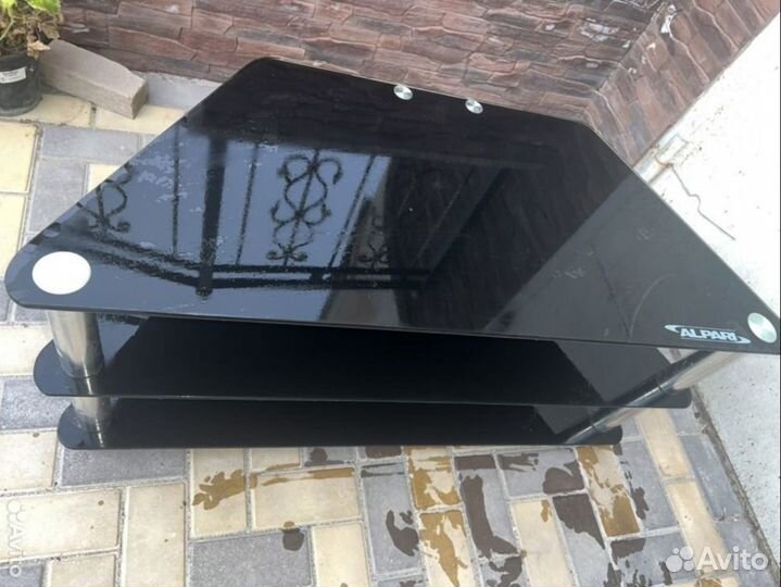 Стеклянная тумба под тв