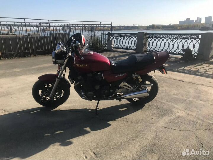 Yamaha XJR 1200