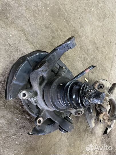 Ступицы задние в сборе Toyota Crown UZS171