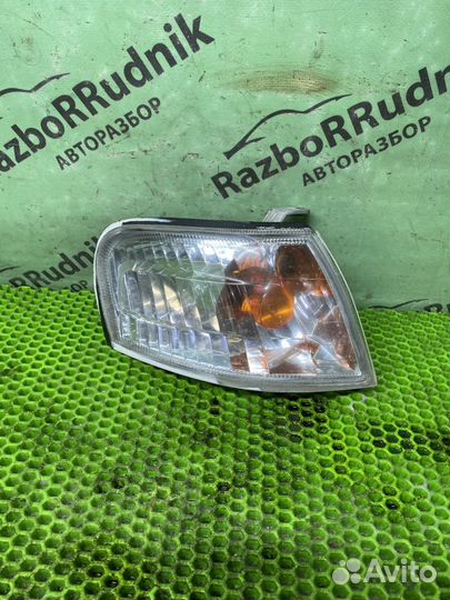 Габарит передний правый Nissan Sunny