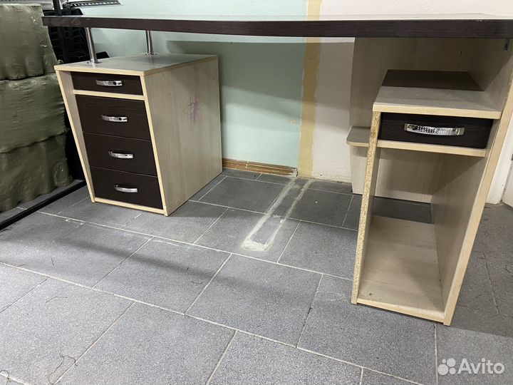 Компьютерный стол письменный