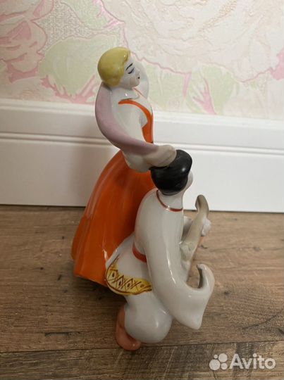 Статуэтка. Танцующая пара. Русский танец. Фарфор