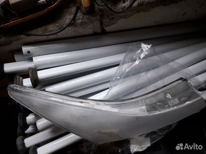 Стекло правой фары Chevrolet Cruze