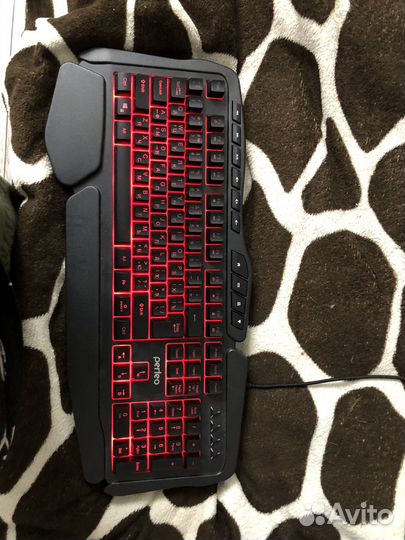Игровая клавиатура и мышь