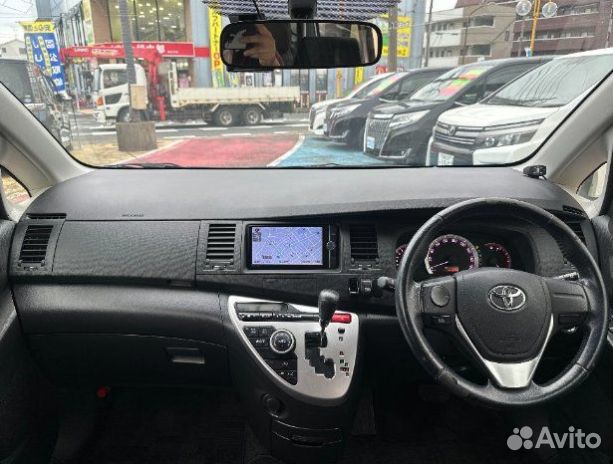 Toyota Isis 1.8 CVT, 2013, 38 000 км