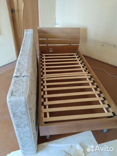 Кровать с матрасом