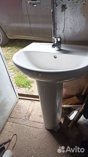 Раковина с пьедесталом