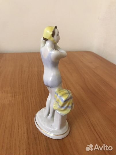 Статуэтка фарфор
