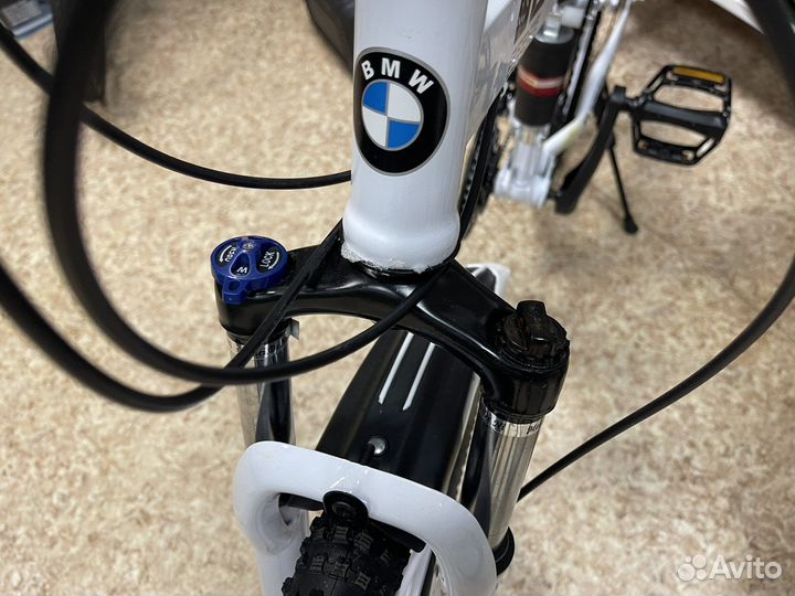 Велосипед на литых дисках Bmw