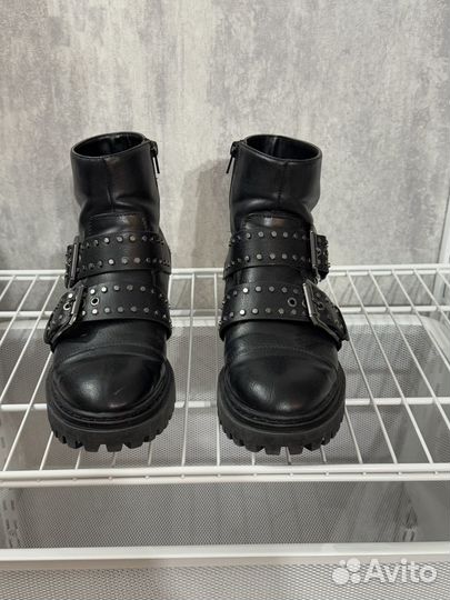 Ботинки демисезонные с металлическими ремнями