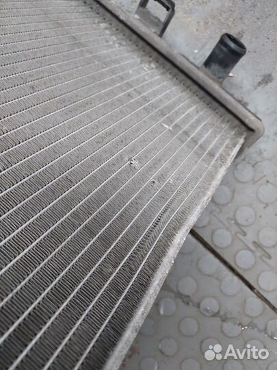 Радиатор охлаждения двигателя Nissan Almera Tino