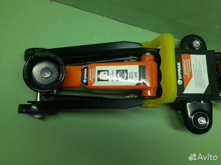 Домкрат подкатной 2 тонны бу