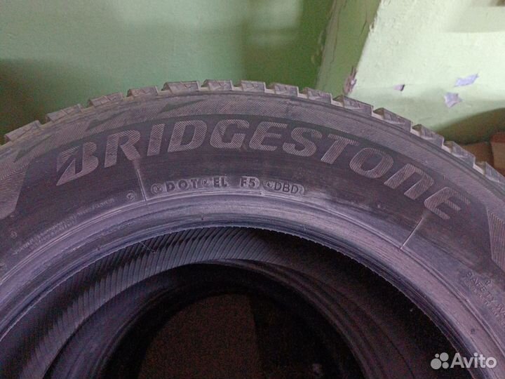 Bridgestone Blizzak DM-V2 225/65 R17