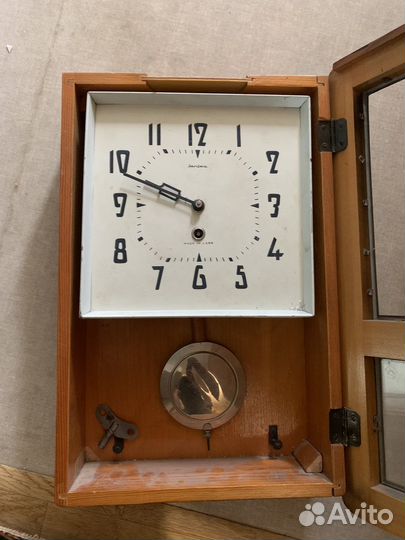 Настенный часы Янтарь маятниковые с боем СССР