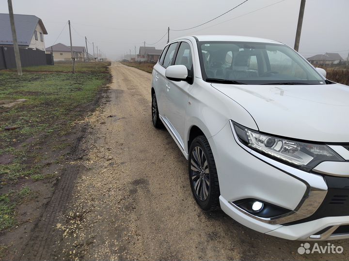 Mitsubishi Outlander 2.0 CVT, 2022, 2 500 км