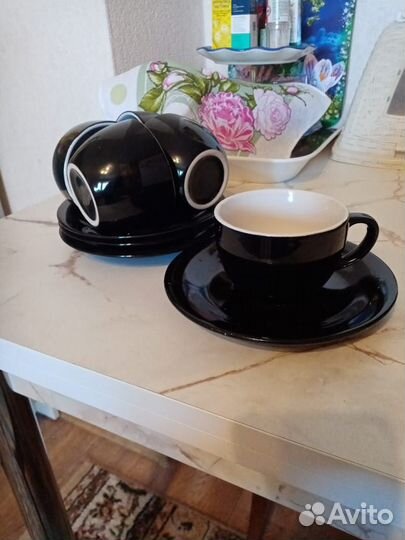 Чайные чашки с блюдцами
