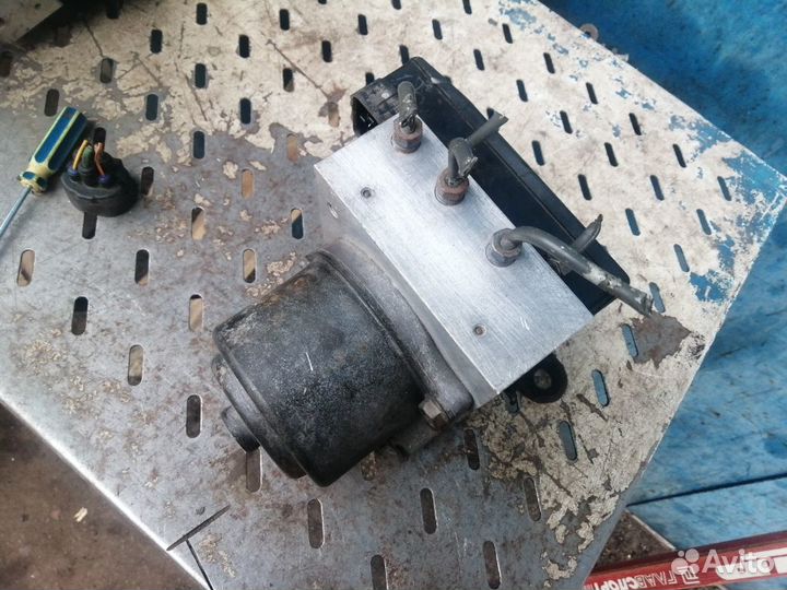 Блок ABS Toyota Hilux Surf 185 4 Runner 185