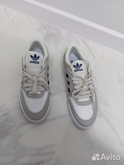 Кроссовки мужские 43 размера adidas оригинал