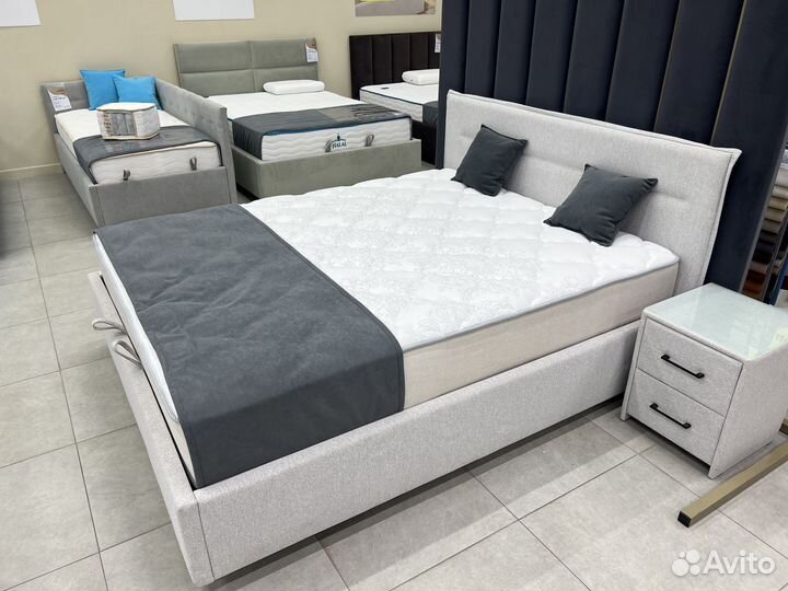 Двуспальная кровать