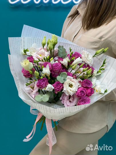 Букет микс кустовая роза, лизиантус, фрезия