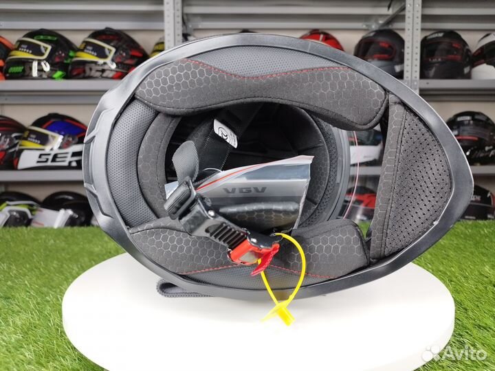 Мотоциклетный шлем отличного качества. Редкий цвет