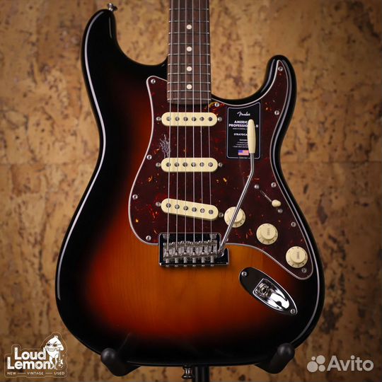 Fender Am Pro II Stratocaster 3-Color Sunburst 202