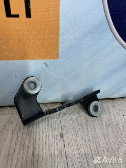 Кронштейн крепление троса кпп Kia ceed 2 JD