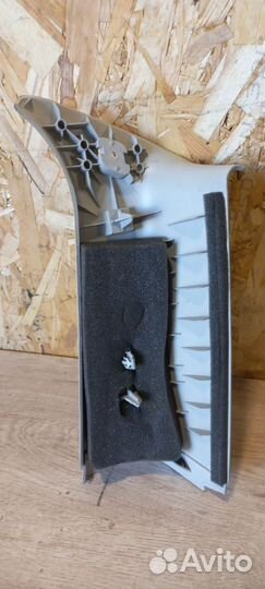 Обшивка стойки задняя левая Ford Kuga 1