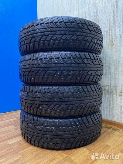 Kumho I'Zen RV Stud KC16 225/70 R16