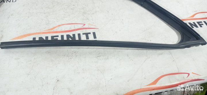 Уплотнитель стекла двери передний левый Infiniti