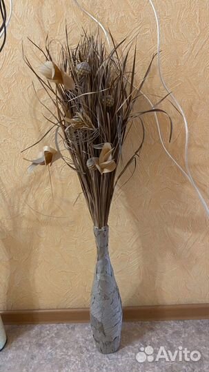 Экибана в вазе, напольная ваза