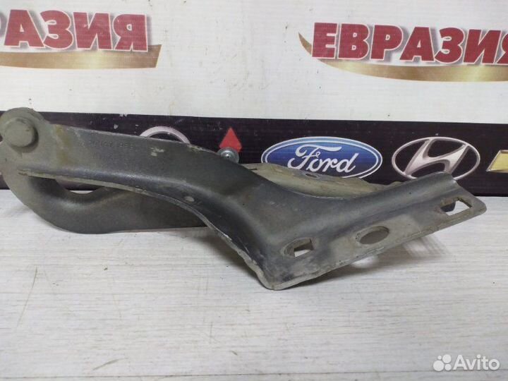 Петля капота передняя правая Peugeot 308 2009