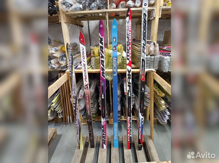 Лыжи с креплениями и без от 130 до 170 ботинок нет